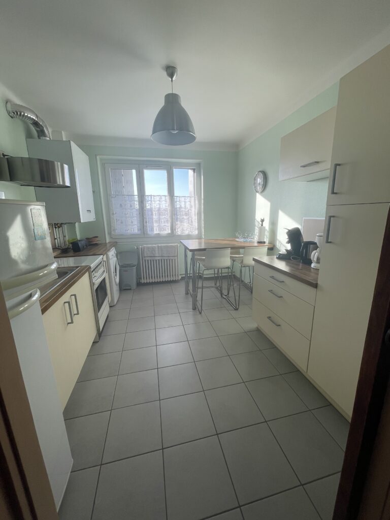 Cuisine dans un appartement pour un projet de colocation à Dijon