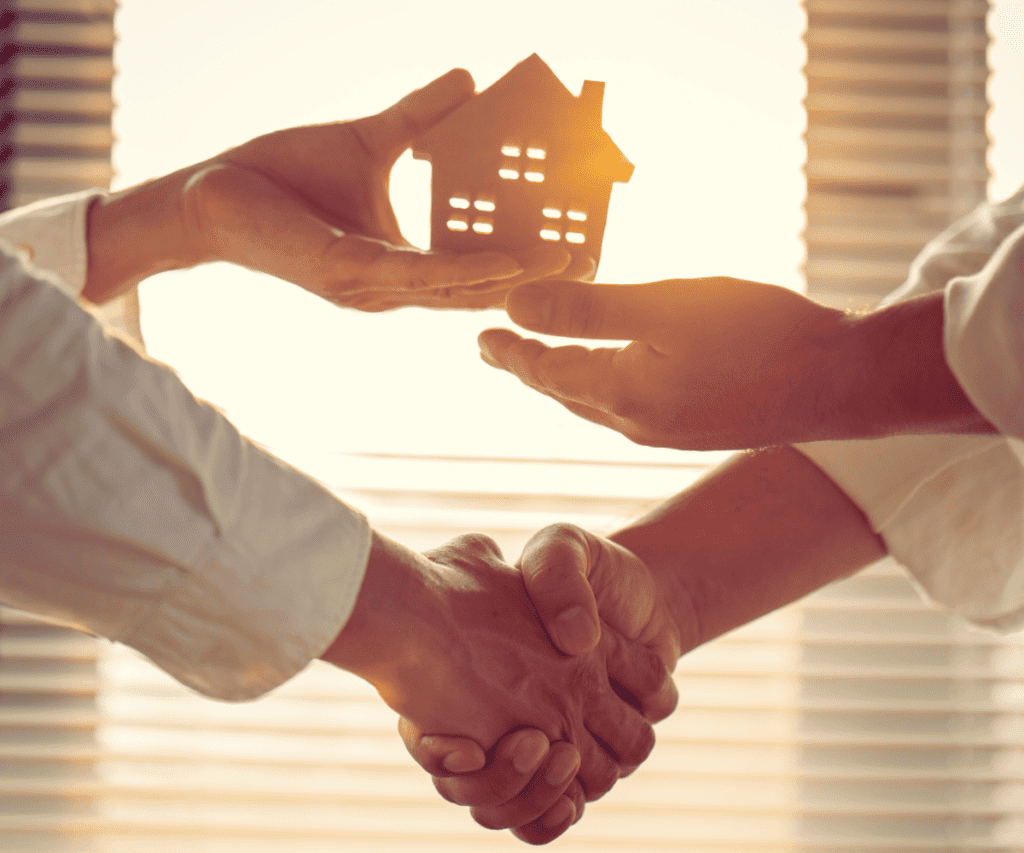 Poignée de main après un achat immobilier