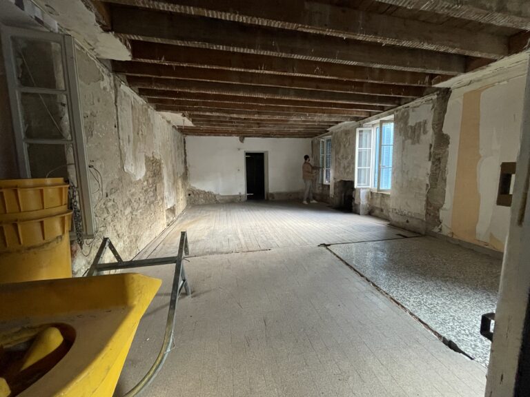Appartement en travaux dans un immeuble de rapport